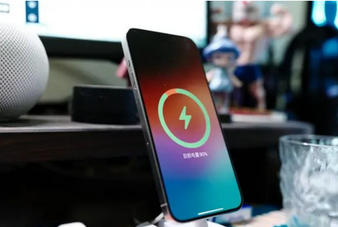 竹溪苹果15换屏服务分享用什么充电器给iPhone15充电更好 